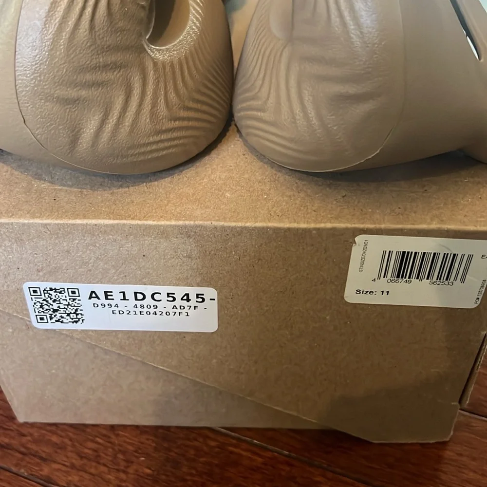 Yeezy Foam RNR - Picture 4 of 8